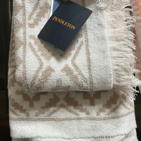 Pendleton Bath Towel/Hand Towel - Picture 3 of 3